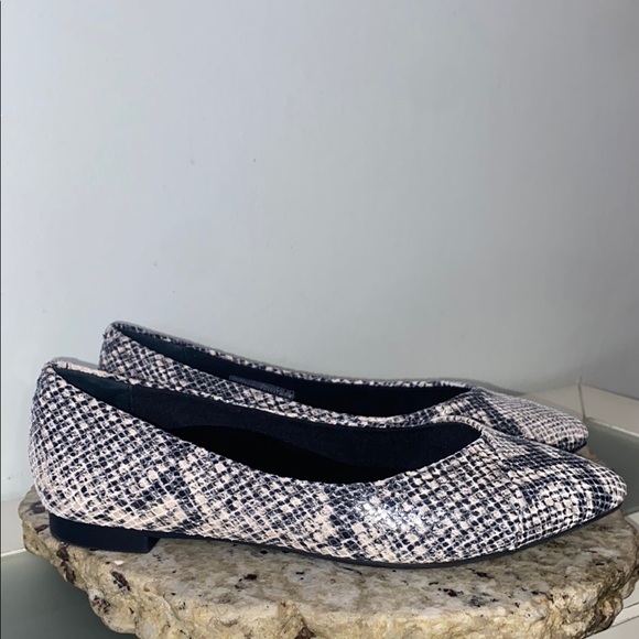 Vionic Caballo Natural Leather Snake Skin Slip
On Pointed Toe Ballet Flats Sz 8 - Picture 2 of 16